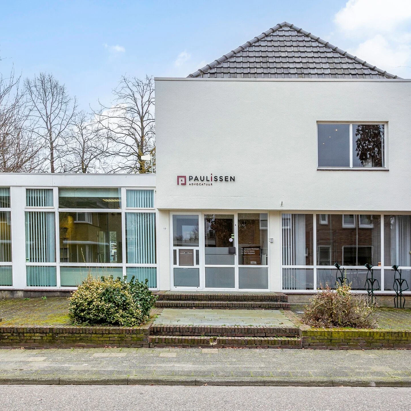 Hiboost HI13-5S Installatie voor Kleinzakelijk Kantoor in Limburg met 3 Binnenantennes en een Splitter