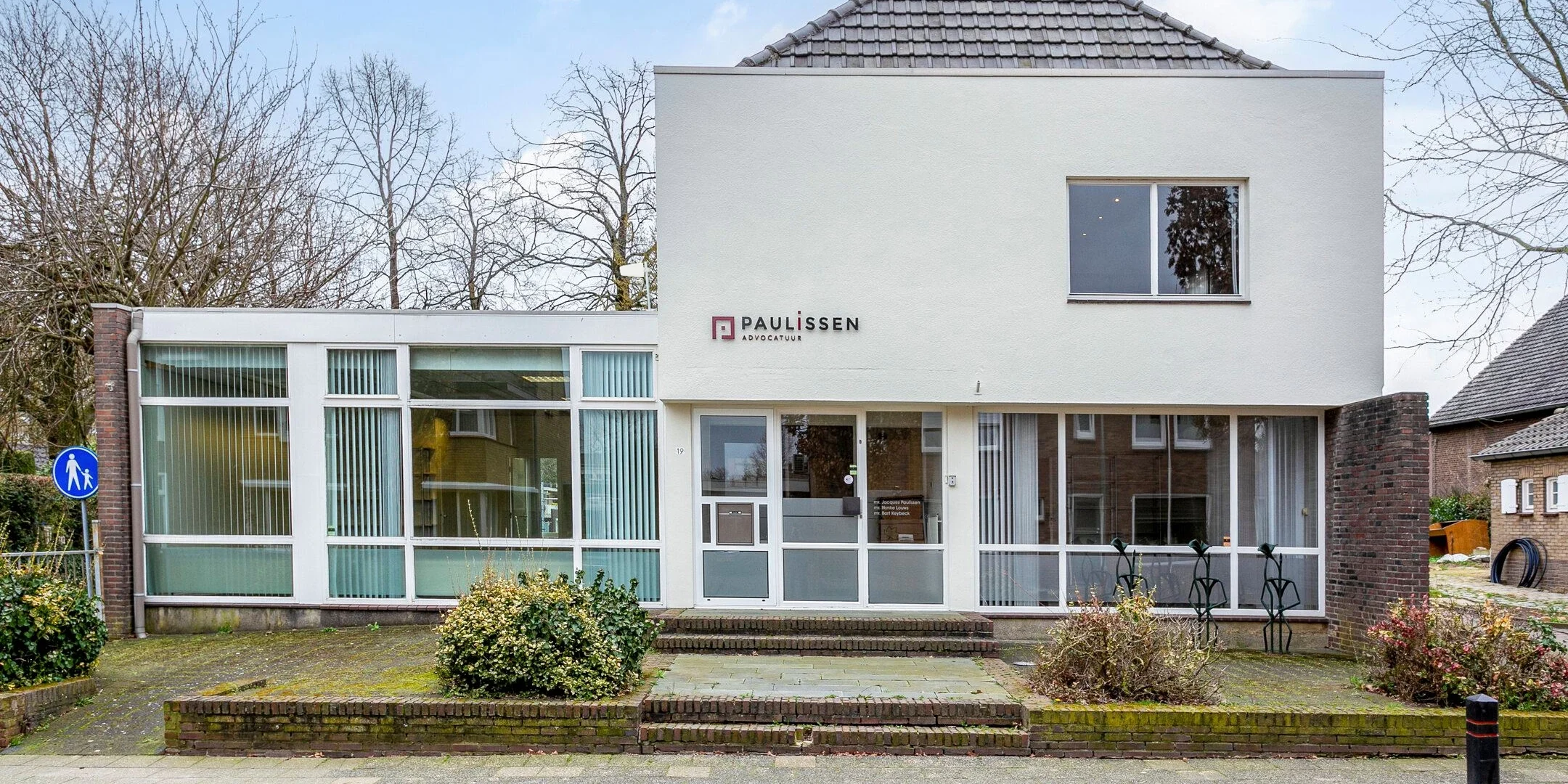 Hiboost HI13-5S Installatie voor Kleinzakelijk Kantoor in Limburg met 3 Binnenantennes en een Splitter